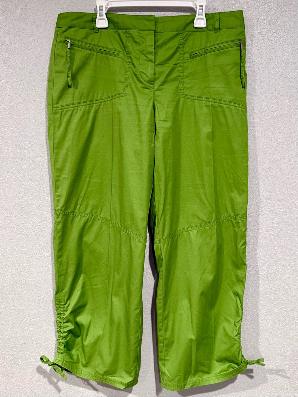 LOFT Bright Green Capris with Zip Pockets